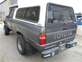 1988 TOYOTA PICK UP GRAY 2 DR 1/2 TON DELUXE STANDARD CAB LONG BED 3.0L  Z15958